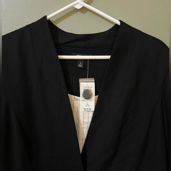 NWT Torrid women's black light weight ponte blazer front button size 1X - Picture 5 of 6